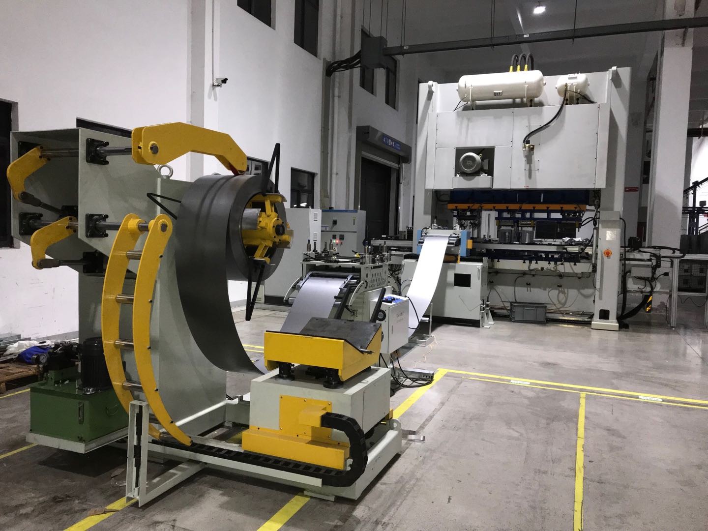 怎樣建立起以三次元機(jī)械手為核心的自動(dòng)化沖壓生產(chǎn)線？