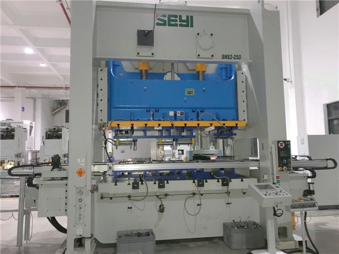 沖壓機(jī)械手生產(chǎn)線：高效、自動(dòng)化，助力五金行業(yè)創(chuàng)新發(fā)展