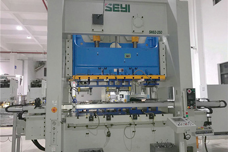 沖床機(jī)械手一臺(tái)多少錢？